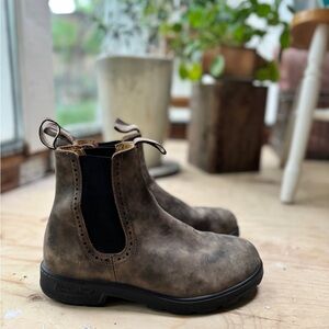 Blundstone Brown Chelsea Boots with Elastic Panels - Size 7 Men’s / 8.5 Women’s